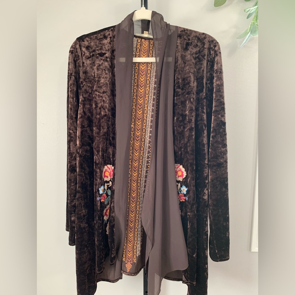 ANDREE BY UNIT Brown Velvet Embroidered Kimono - Picture 4 of 16